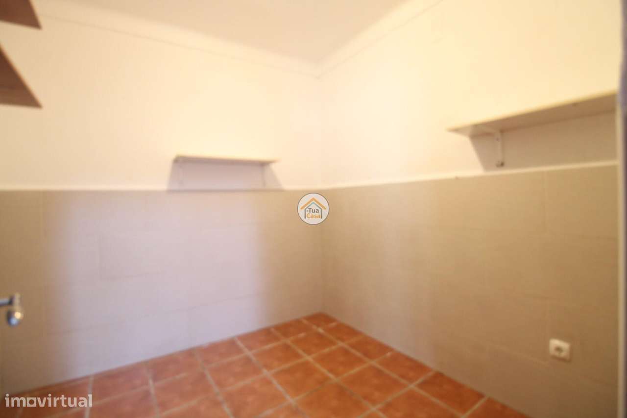 Moradia T4 com Varanda Localizada no Centro da  Vila de Redondo - Grande imagem: 5/29