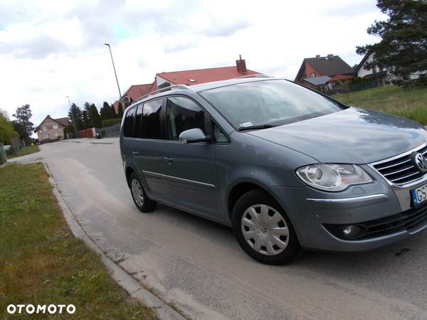 Volkswagen Touran - 4