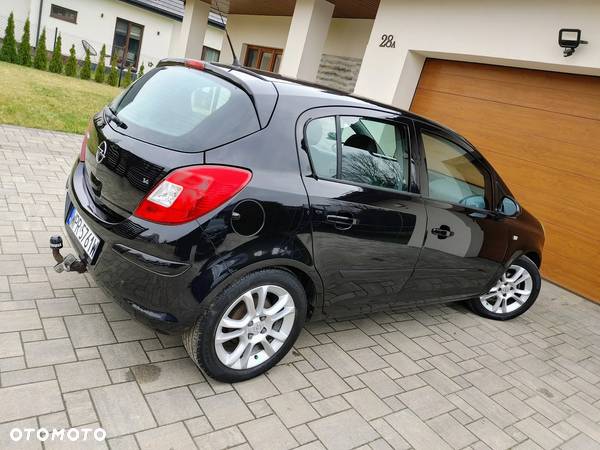 Opel Corsa 1.4 16V Cosmo - 8