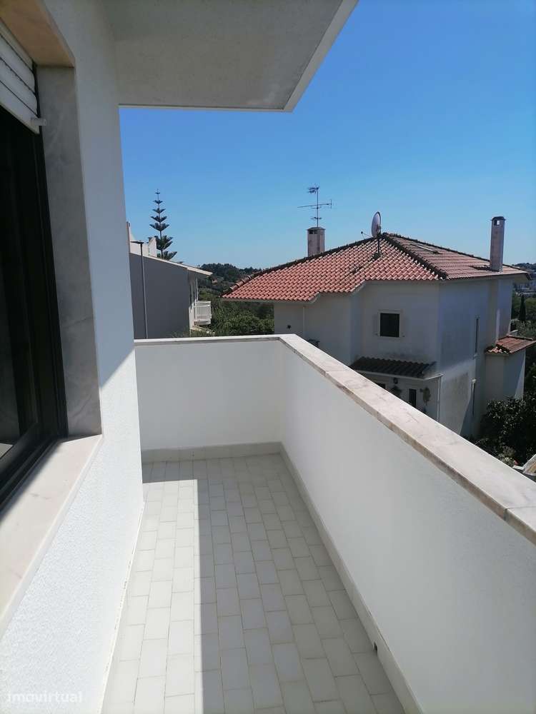 T3 Centro de Queijas, Oeiras. Com Parqueamento e Arrecadação.-42