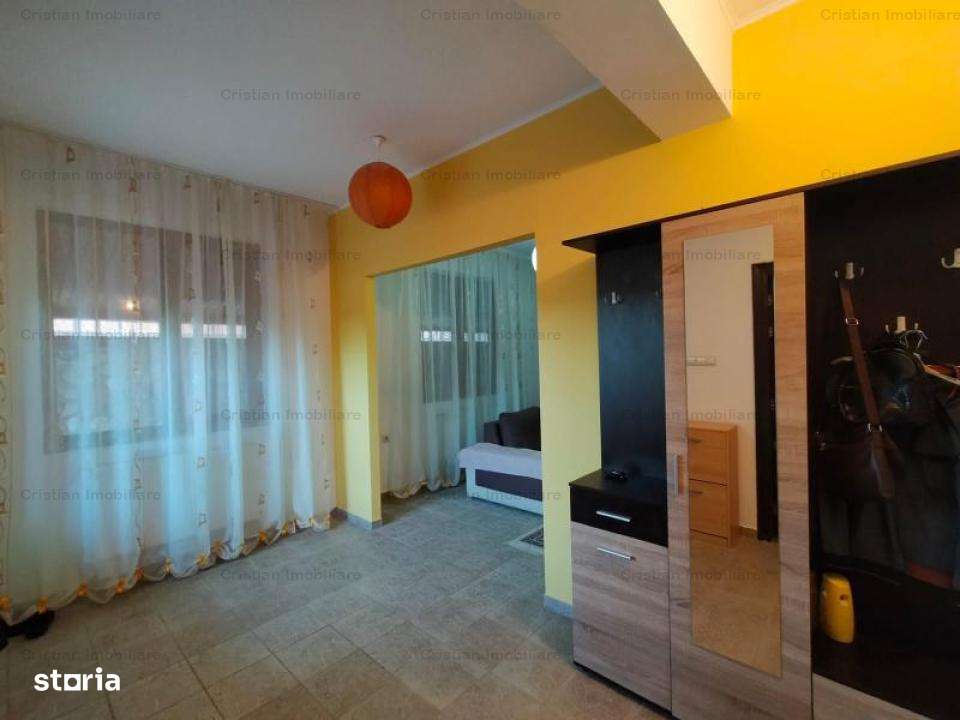 Vila P+1 +M 4 camere  construita din caramida zona Islaz - Imagine principală: 5/9