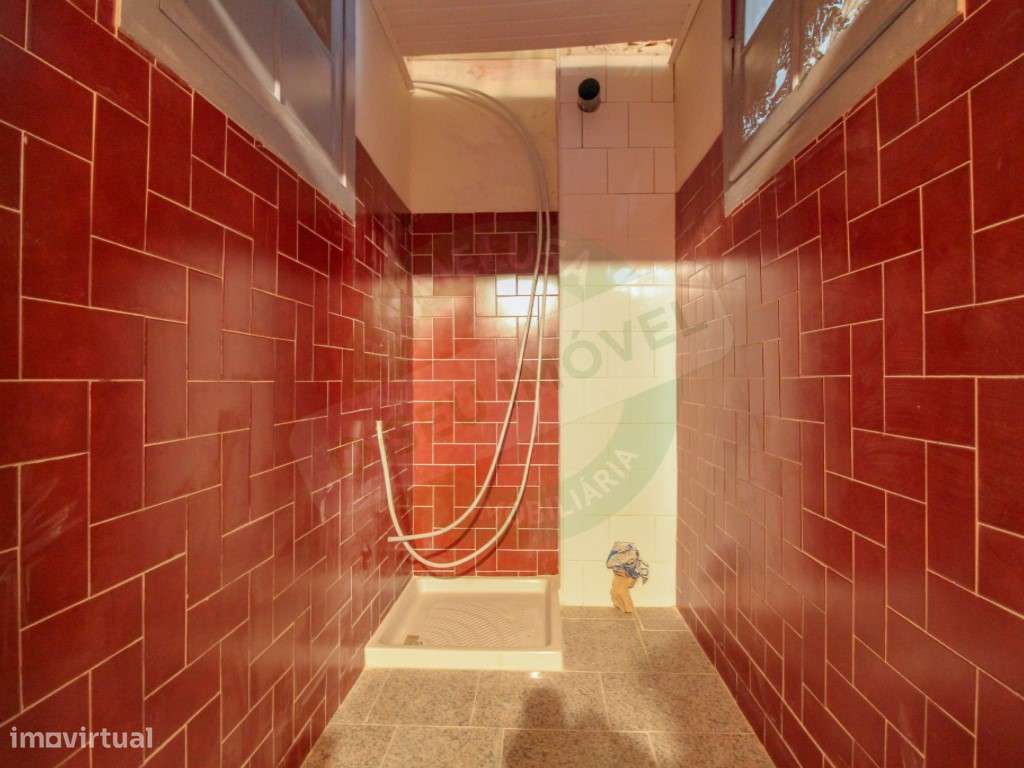 Prédio na Baixa de Coimbra- Junto à Praça do Comércio - Grande imagem: 5/31