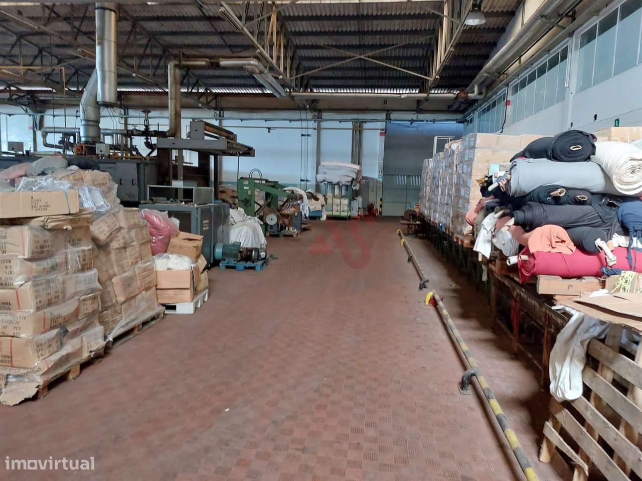 Armazém Industrial com 16.317,70 m² em Vila das Aves, Santo Tirso - Grande imagem: 5/11