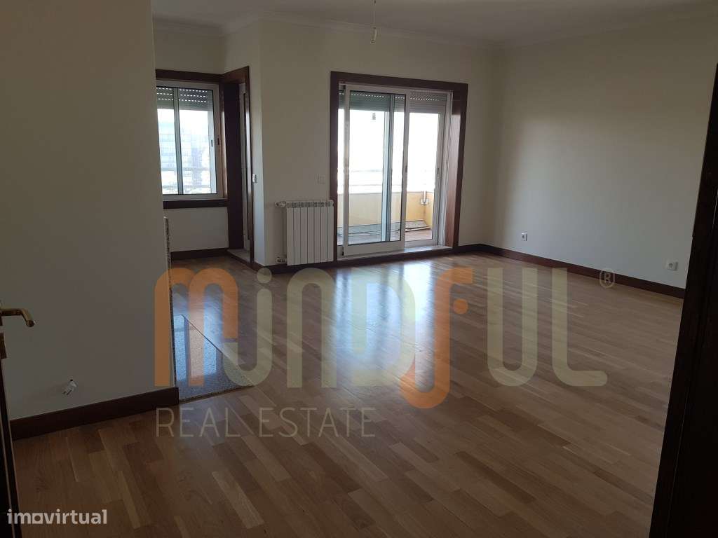 APARTAMENTO T2 REMODELADO PARA ARRENDAMENTO, com 3 frentes, 1 Suite... - Grande imagem: 2/58