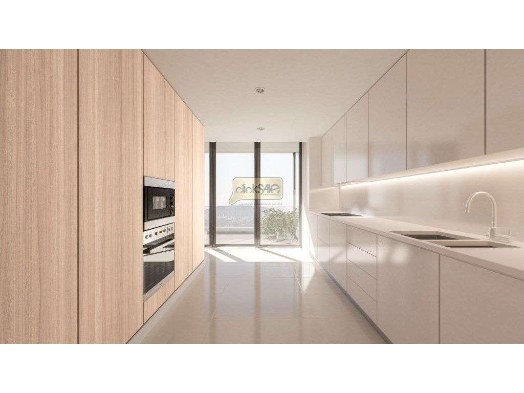 Apartamento T3 com Varanda e Piscina