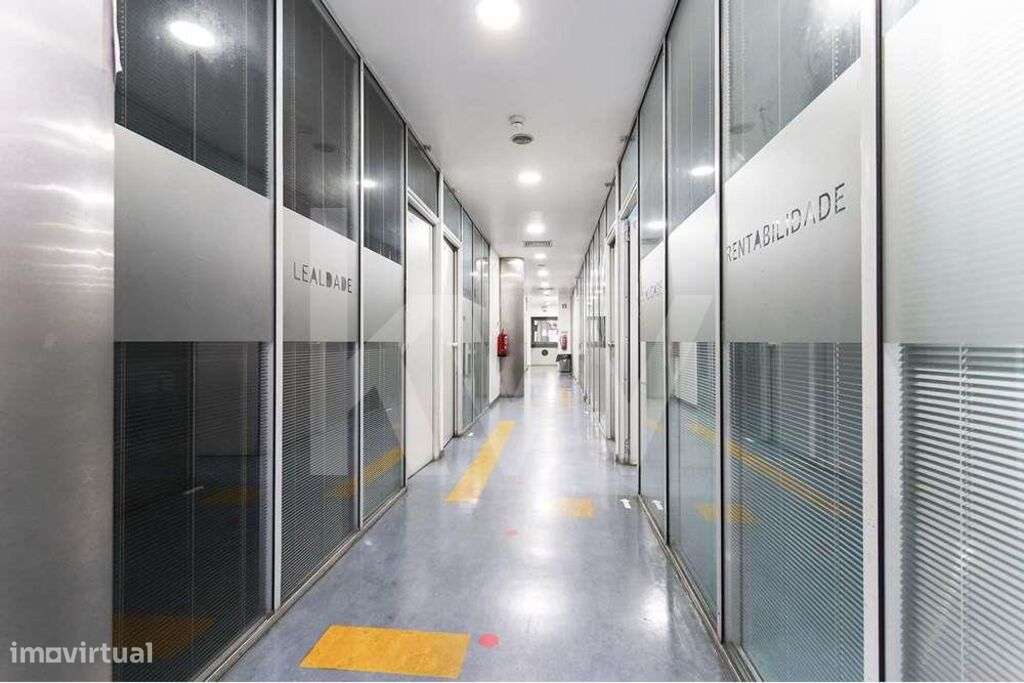 Espaço comercial com excelentes acessibilidades junto à Biblioteca Nac - Grande imagem: 3/34