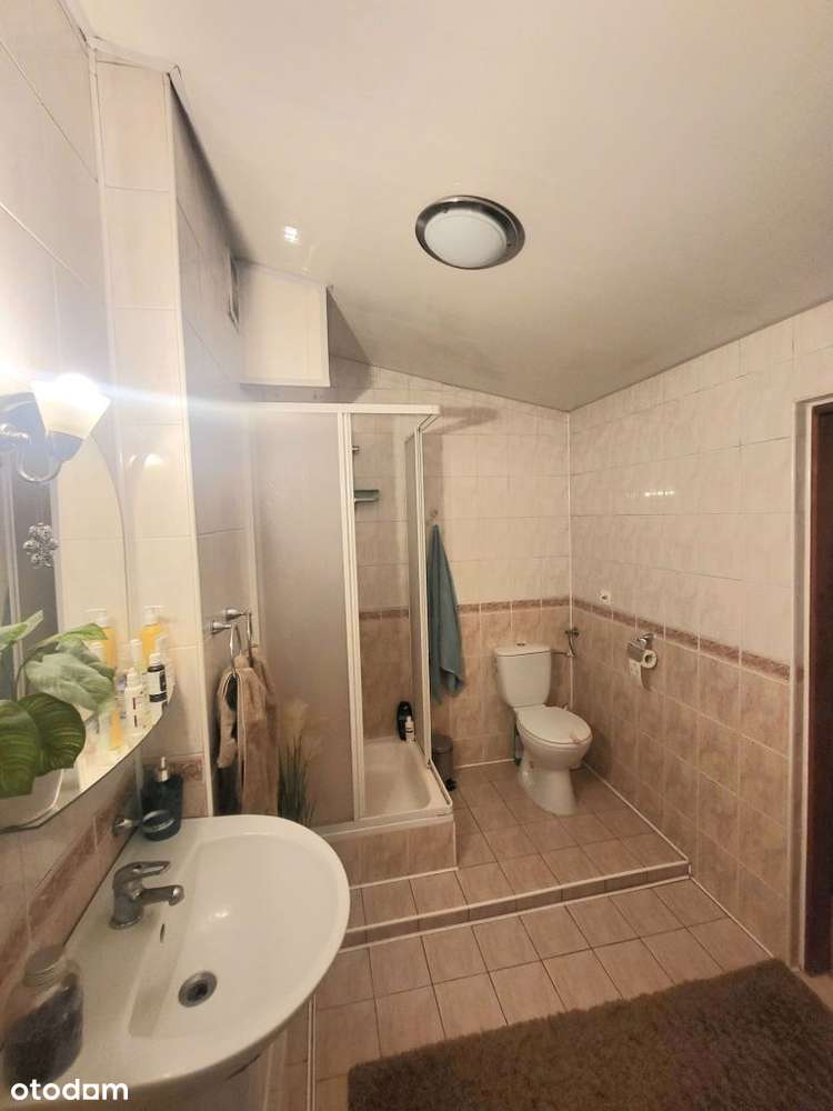 Piękny dom z dużą działką w Ostrowcu Świętokrzyski-17