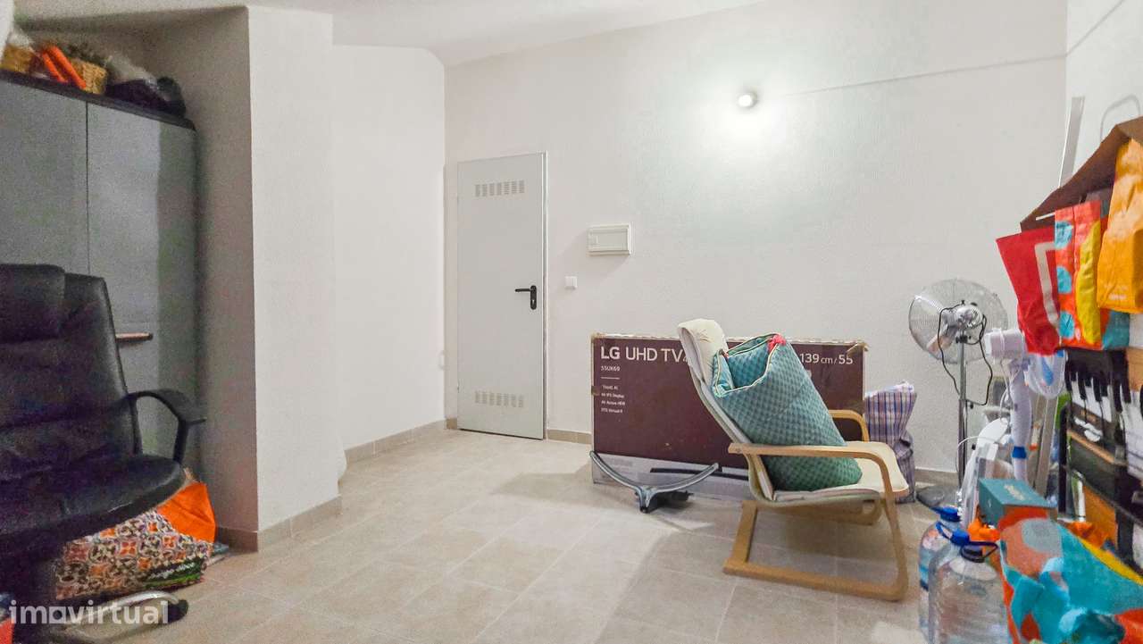 Apartamento T3 com varanda e garagem em Montijo-24