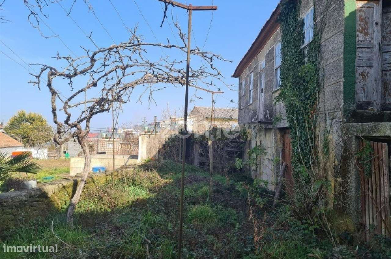 Moradia em ruína - Gogim, S.Martinho de Chãs, Armamar - Grande imagem: 2/23