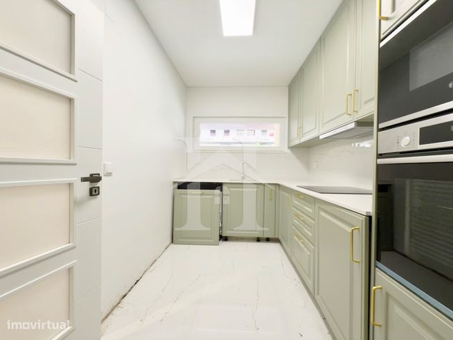 Apartamento T1 no condomínio Estoril Garden com garagem e arrecadação-14