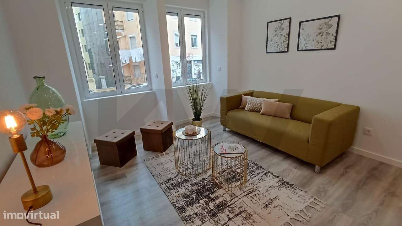 Apartamento T3 Renovado em Benfica com Varanda – Localização Central - Grande imagem: 1/18