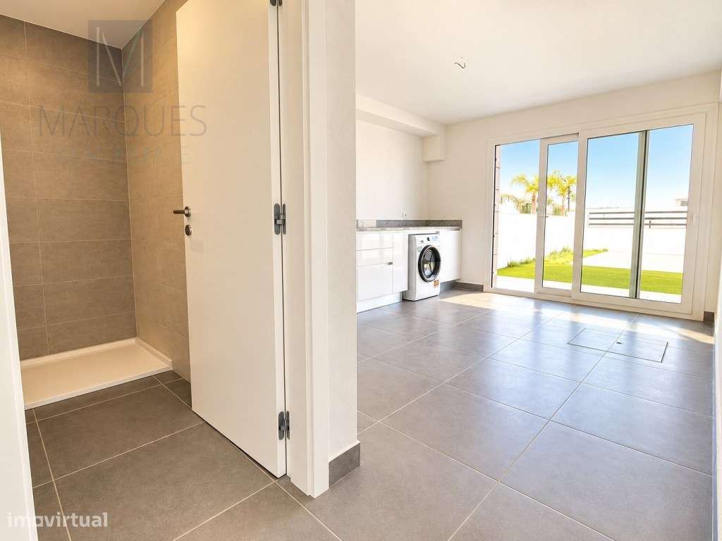 Moradia V4 com Garagem, Piscina e Jardim em Vale de Milhaços - Corr...-12