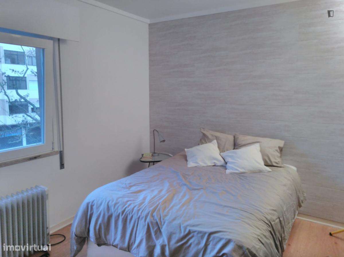 Quarto - localizado em Algés Lisbon - Grande imagem: 4/10