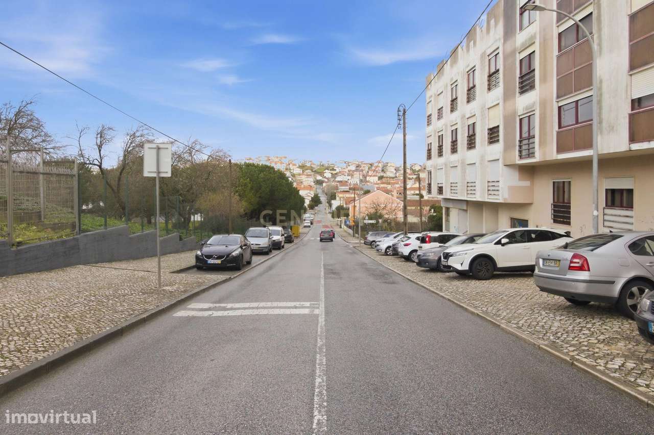 Apartamento T3 à Venda em Casal de Cambra – Excelente Estado de Conser-28