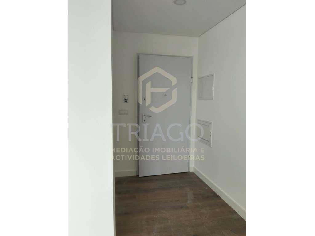Fantástico Apartamento T2 com Varanda-5