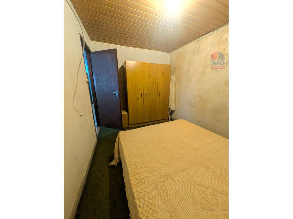 MORADIA T2 COM POTENCIAL PARA HABITAÇÃO OU INVESTIMENTO PERTO DO HO...-7