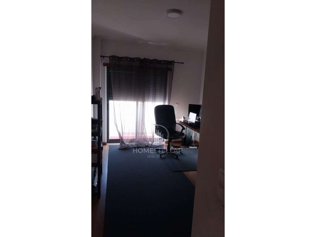 Apartamento T2 Atalaia com Arrecadação e Parqueamento-6