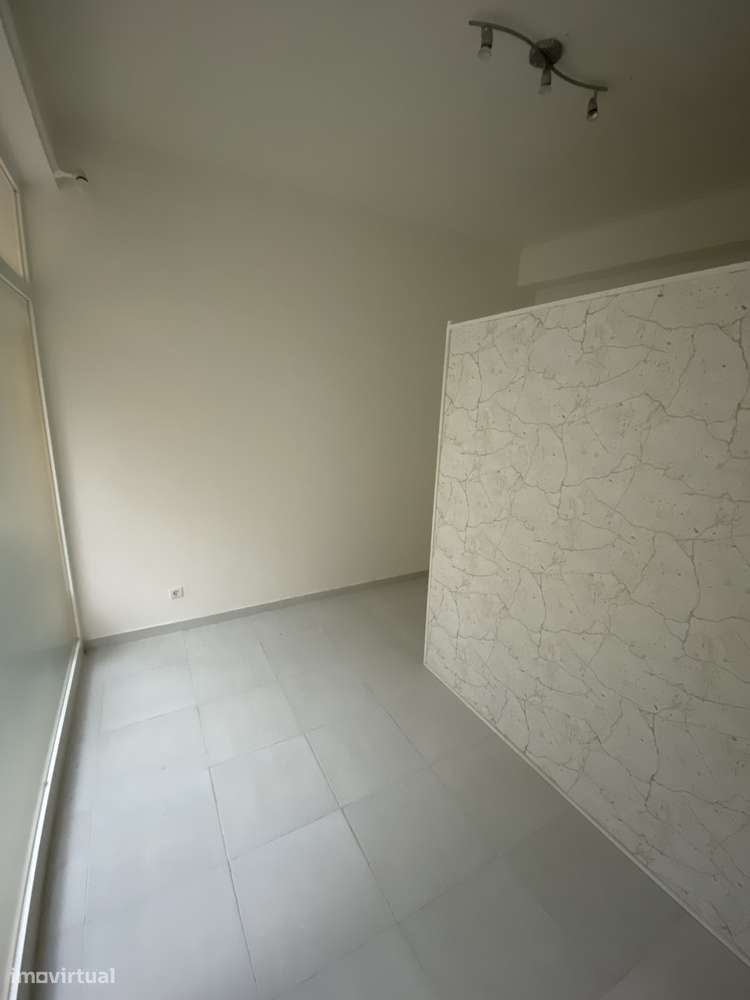 Loja para Arrendamento – Excelente Localização em Portimão - Grande imagem: 5/6