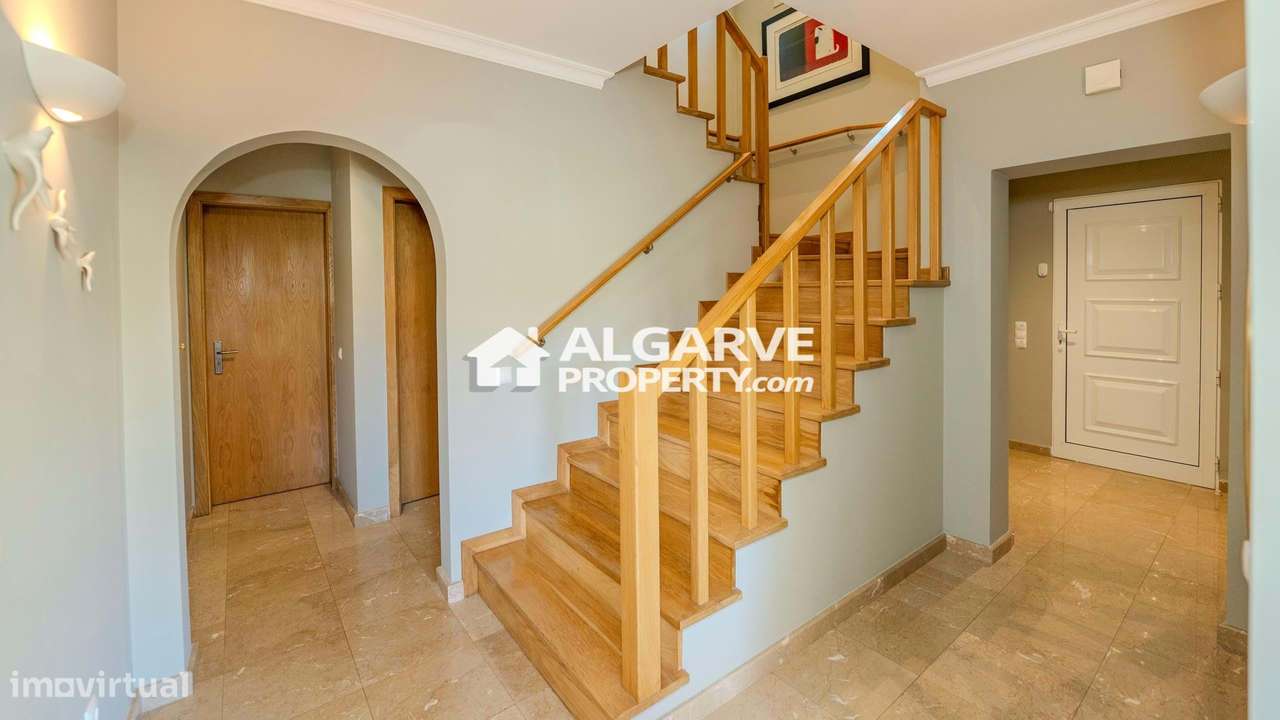 Bonita moradia V4 dentro do campo de golfe e perto de todas as comodid-6