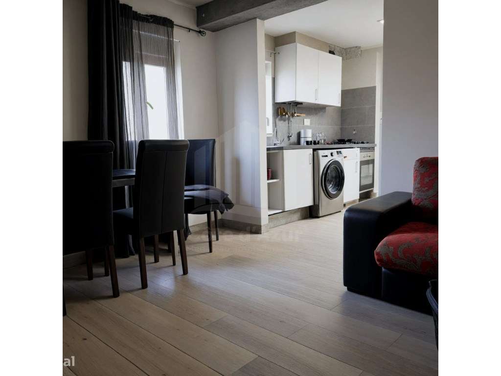 Prédio com 3 apartamentos para recuperar em Sesimbra, Castelo - Grande imagem: 2/21