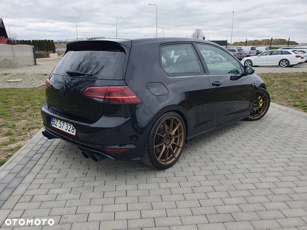 Volkswagen Golf - 32