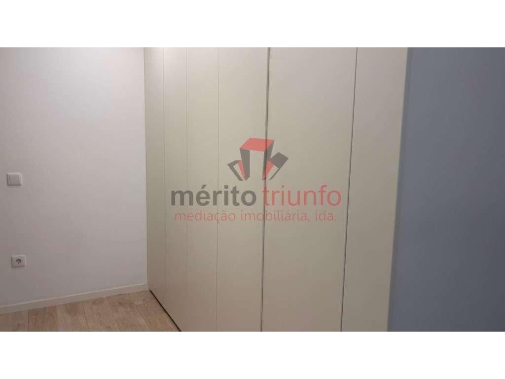 Excelente Apartamento c/ 3 Suites no Centro de Famalicão-30