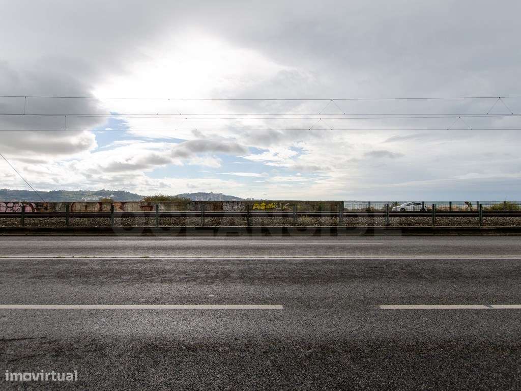 Loja com 2 Salas Amplas e Cenário Exclusivo sobre o Tejo-17