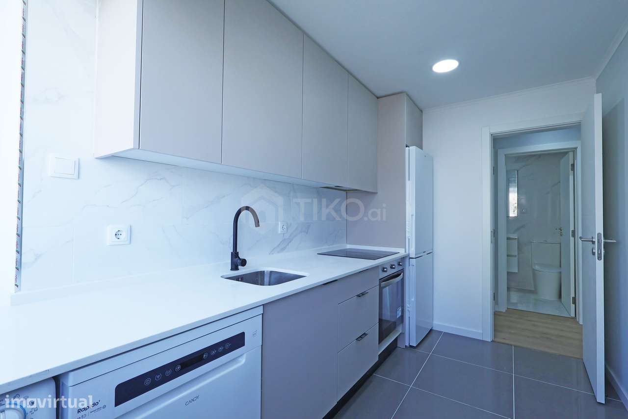 T2 Totalmente remodelado na Damaia – Pronto a habitar | Excelente loca - Grande imagem: 4/23