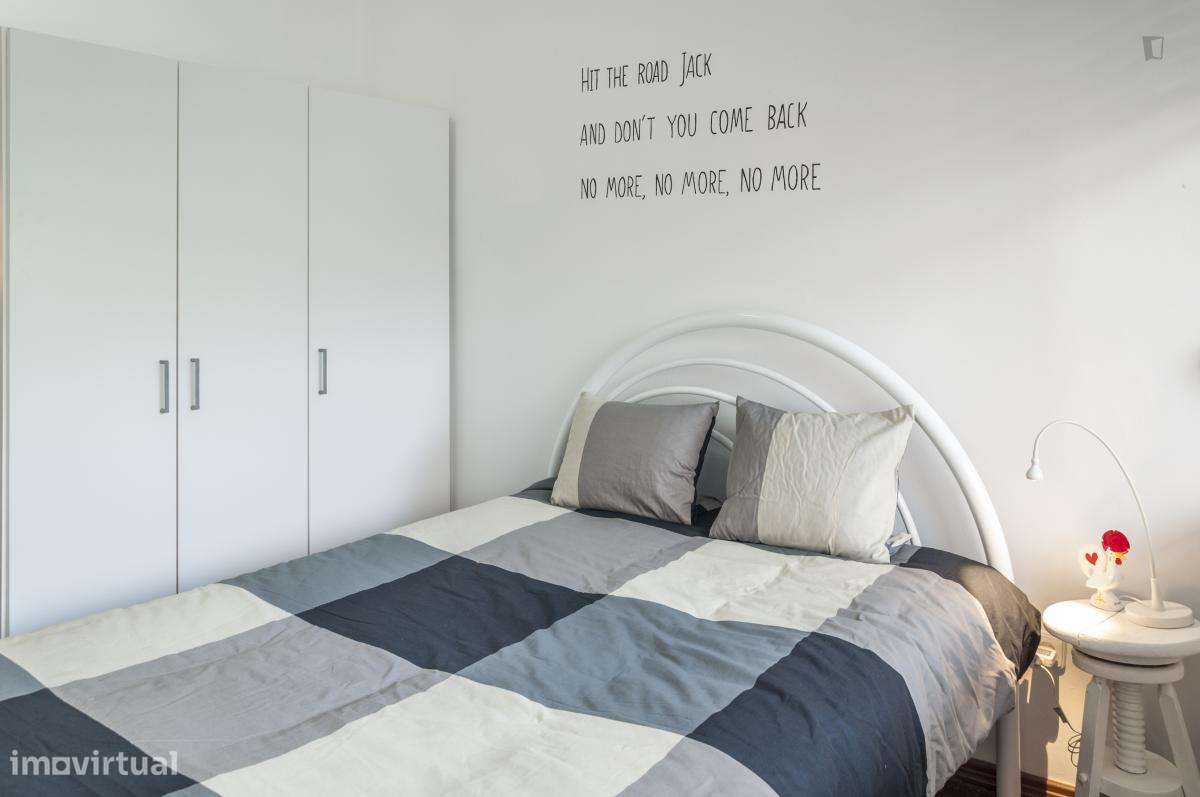 Quarto - localizado em Alcântara Lisbon - Grande imagem: 5/7