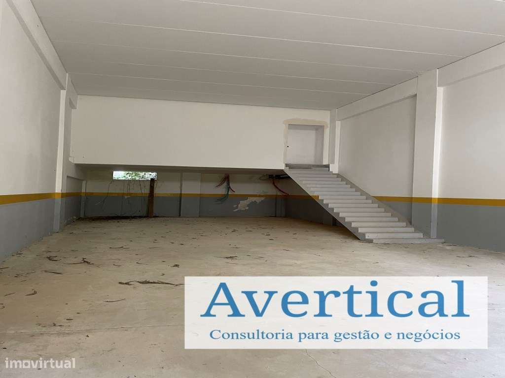 Condomínio com 16 armazéns-8