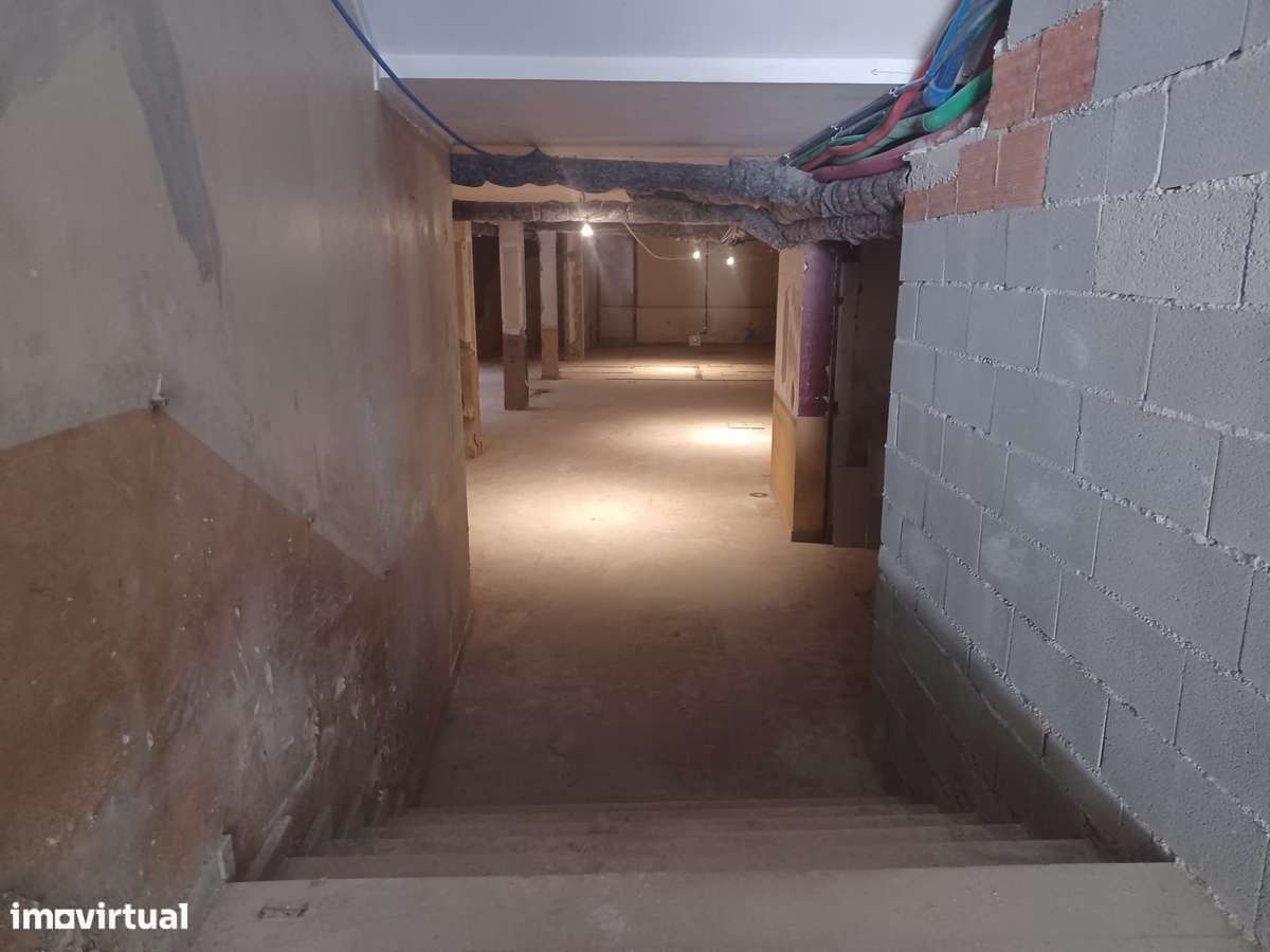Loja para arrendar em pleno centro da cidade - Zona do Pópulo - 150 m2 - Grande imagem: 5/13