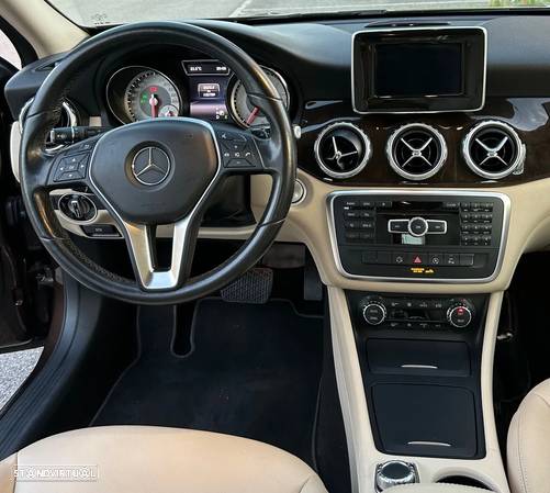 Mercedes-Benz GLA 220 CDI 4Matic 7G-DCT Style - 19