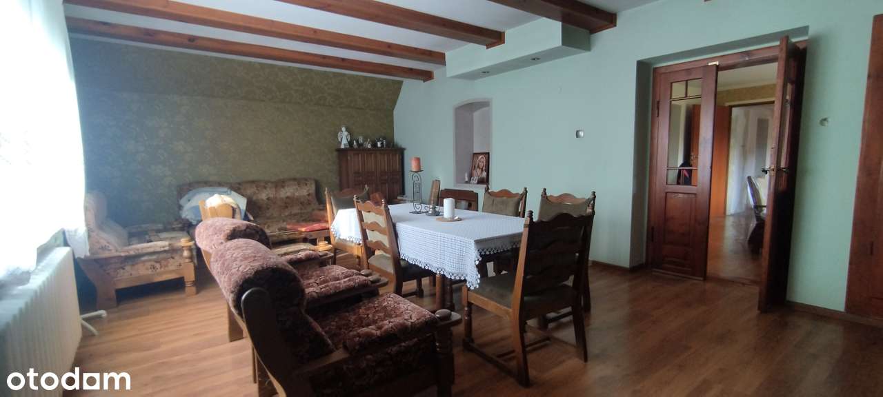 Przestronny z zadbanymi wnętrzami + zabudowania-12