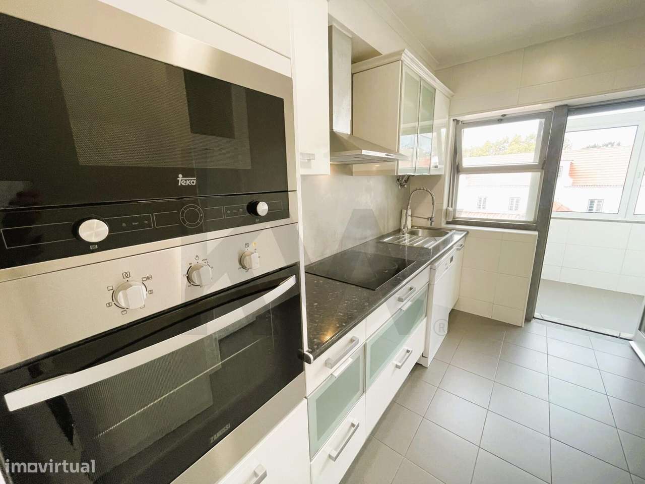 Apartamento no centro de Cascais, renovado com uma boa varanda a sul, - Grande imagem: 4/26