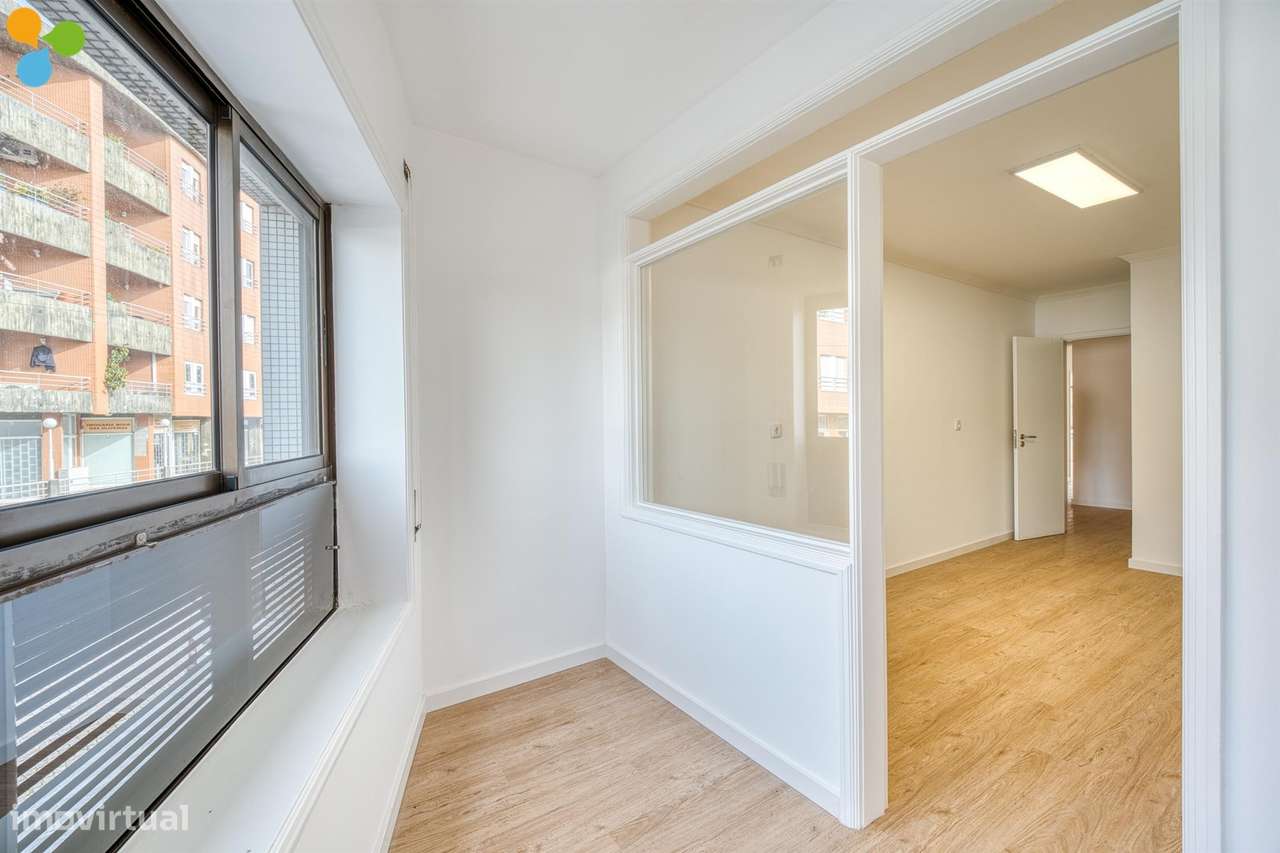 T2+1 Renovado com Varandas e Lugar de Garagem | Próximo da Rotunda da-7