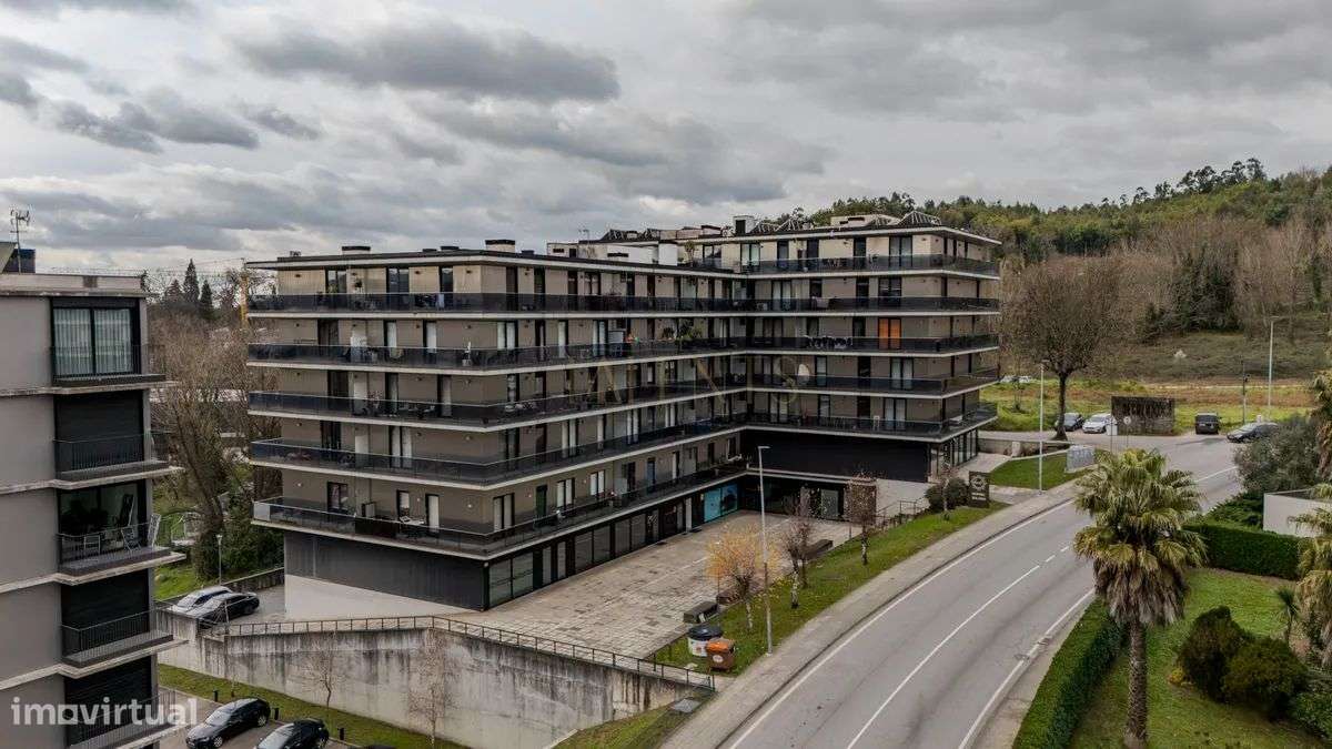 Apartamento T2 Azurém Guimaraes com Varanda Panorâmica-38