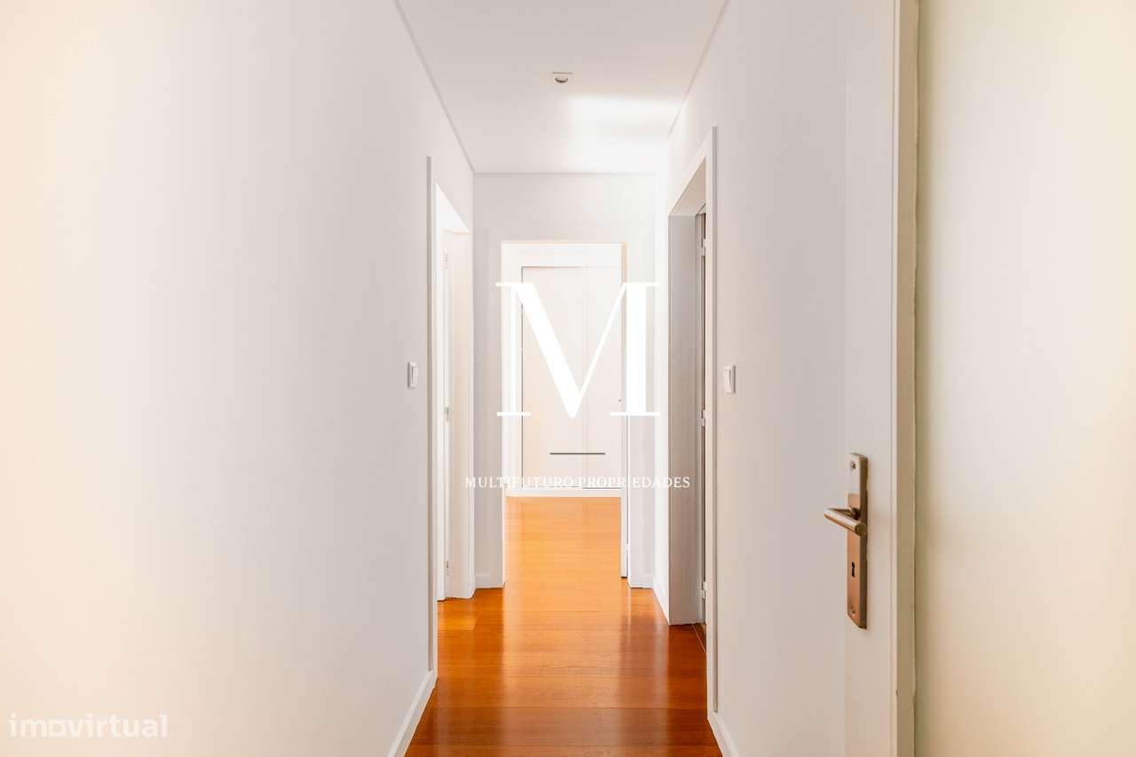 Valongo | Apartamento T2 | Varanda | Box 2 viaturas | Arrumos-21