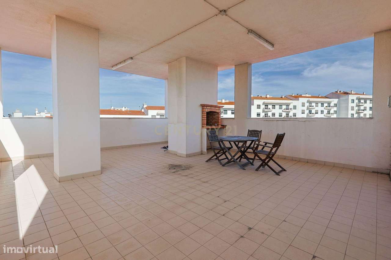 Apartamento T2 com Garagem, no Parque Luso em Corroios.-33