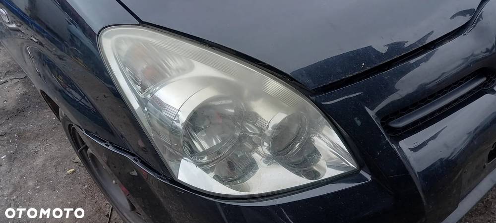 Lampa przód przednia prawa Toyota Corolla Verso EUROPA - 1