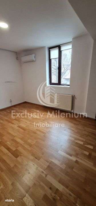 Spatiu Birouri Vila /Casa Piata Victoriei Sevastopol Medicala Parcare - Imagine principală: 2/9