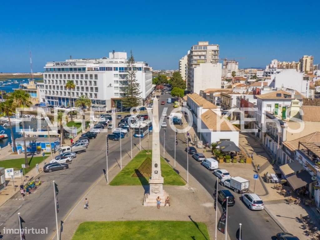Andar de Moradia T3 Remodelado com Pátio em Faro-15