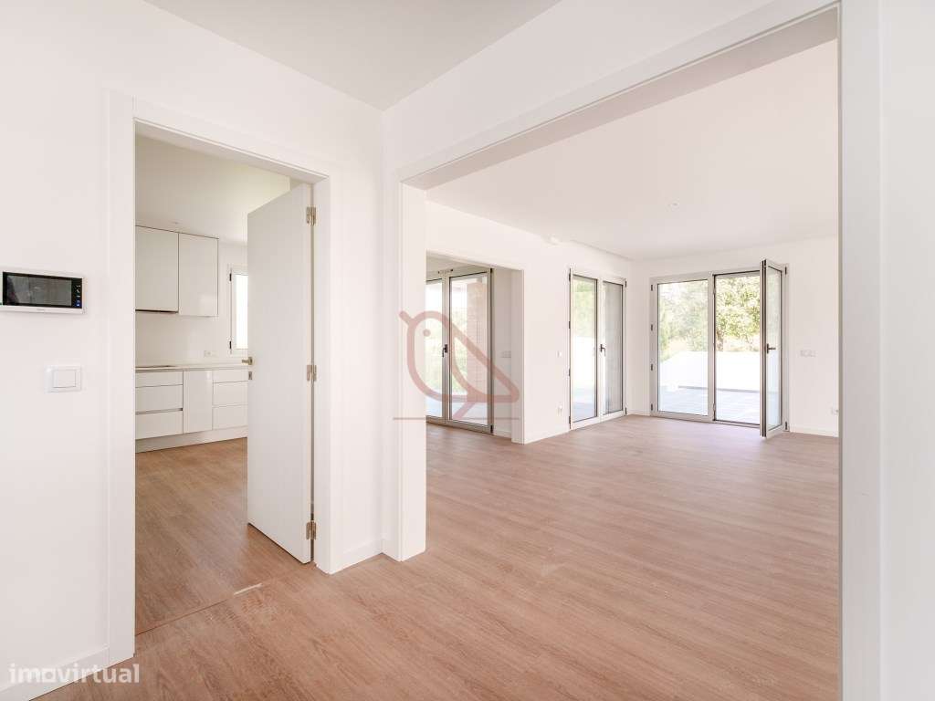 Moradia Isolada T4 Contemporânea com Jardim e Acabamentos Premium -...-10