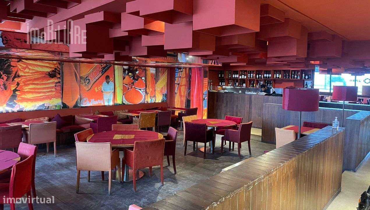 Vende-se Propriedade Frente mar com Moradia, T0 e dois restaurantes-56