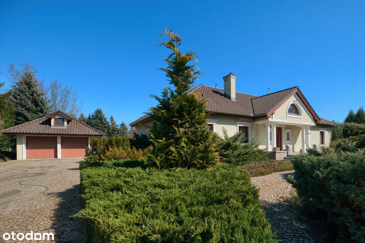 Malowniczy dom z dużym ogrodem-0