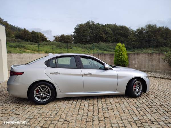 Alfa Romeo Giulia 2.2 Diesel AT8 Executive - 20