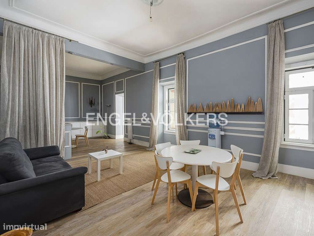 Palacete histórico no centro da cidade - para remodelação - Grande imagem: 2/27