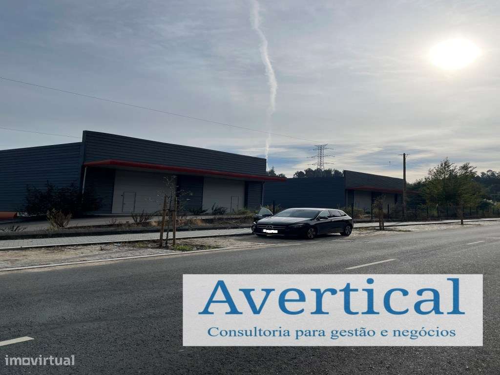 Condomínio com 16 armazéns-13