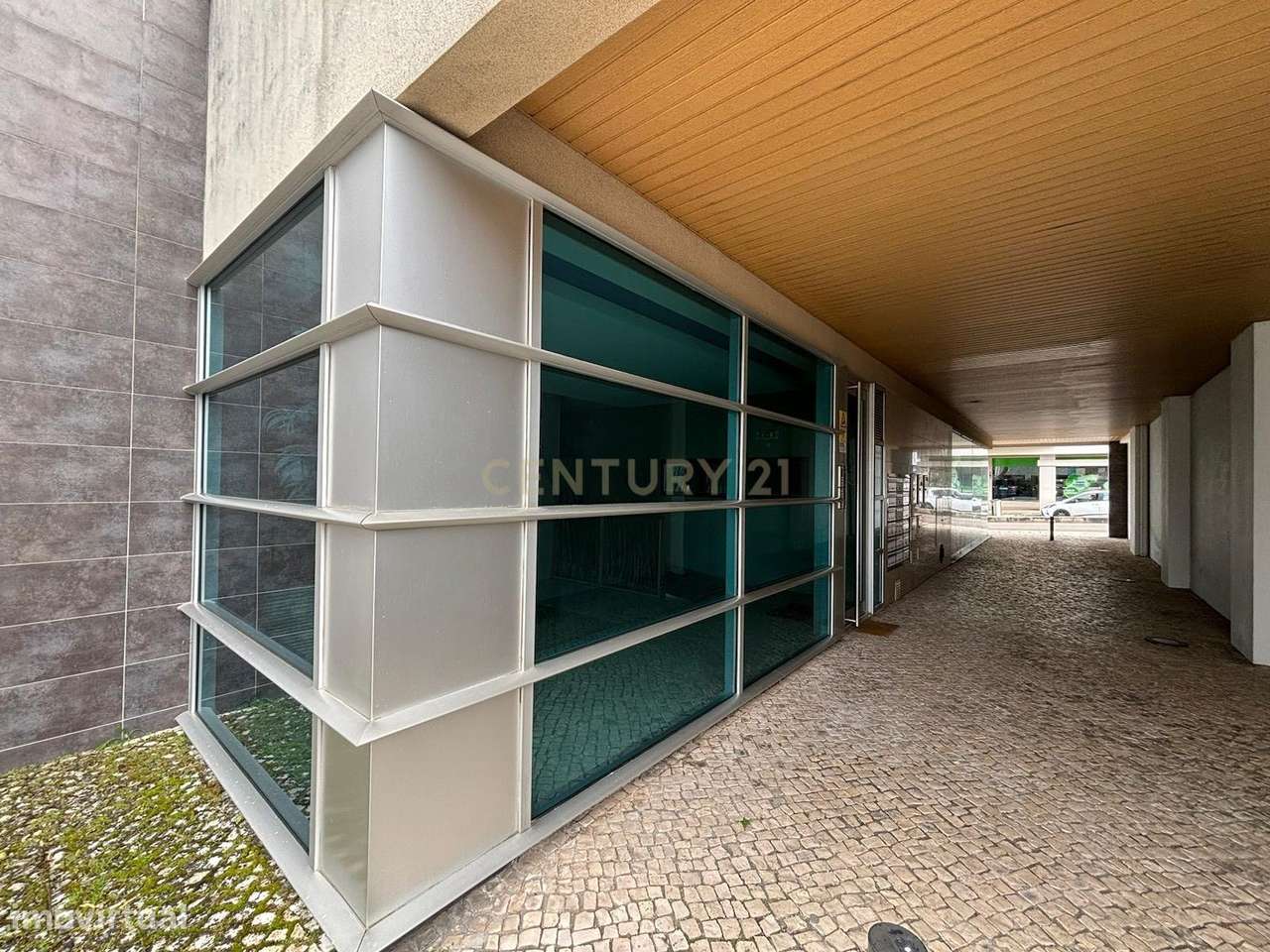 Edifício Moderno no Entroncamento com Vista Panorâmica e Luxo - Grande imagem: 4/25