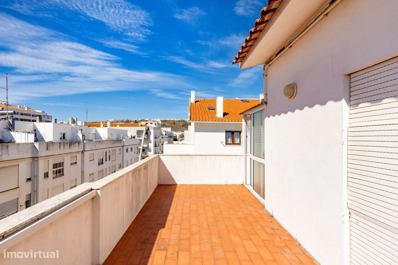 Apartamento T2 com Terraço e Garagem | Praia da Nazaré-22