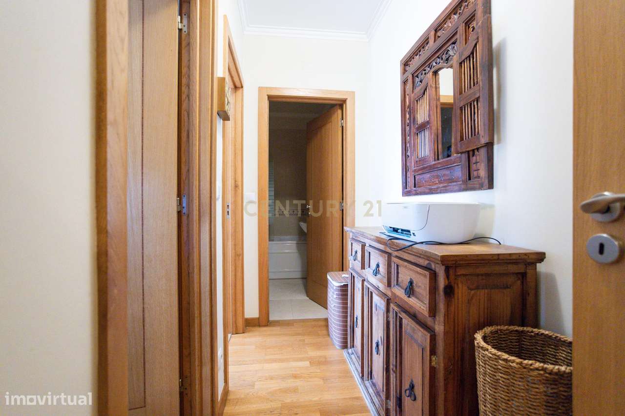 Apartamento T2 na Ribeirada com Garagem e Arrecadação-15